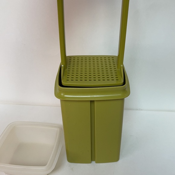 Vintage Tupperware pickle keeper container - Picture 4 of 9
